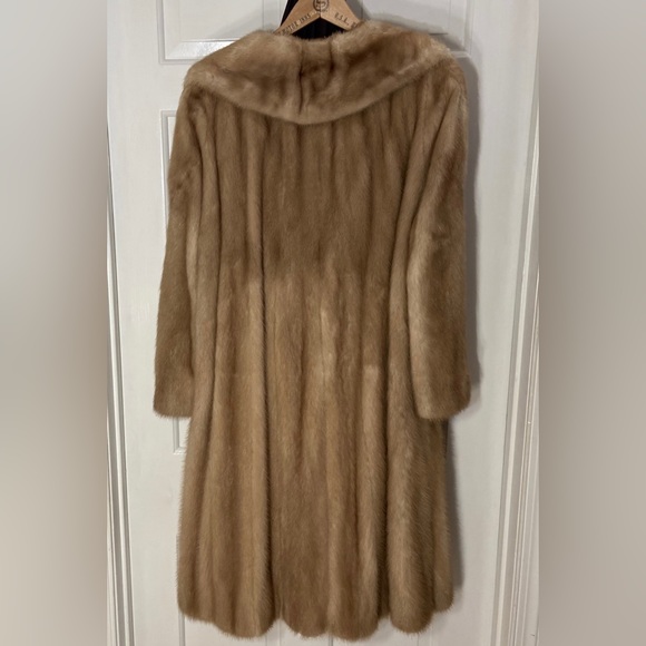 The halle bros co. Fur coat - Picture 2 of 8